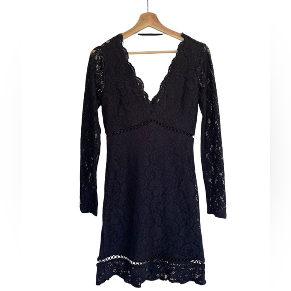Express Dresses & Skirts - Express Scalloped Lace V Neck Mini Dress Black XS